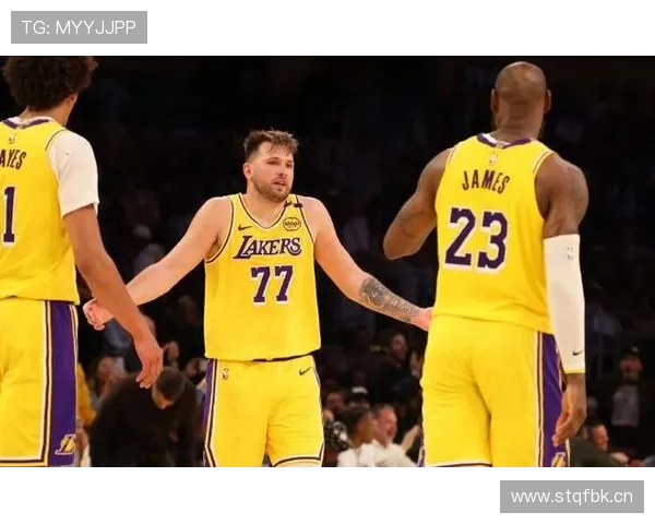 东契奇三双领衔湖人击败森林狼 里夫斯31分